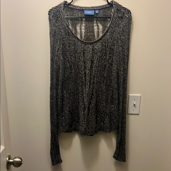 Simply Vera Vera Wang dark gray crochet sweater Size Medium - Picture 1 of 8